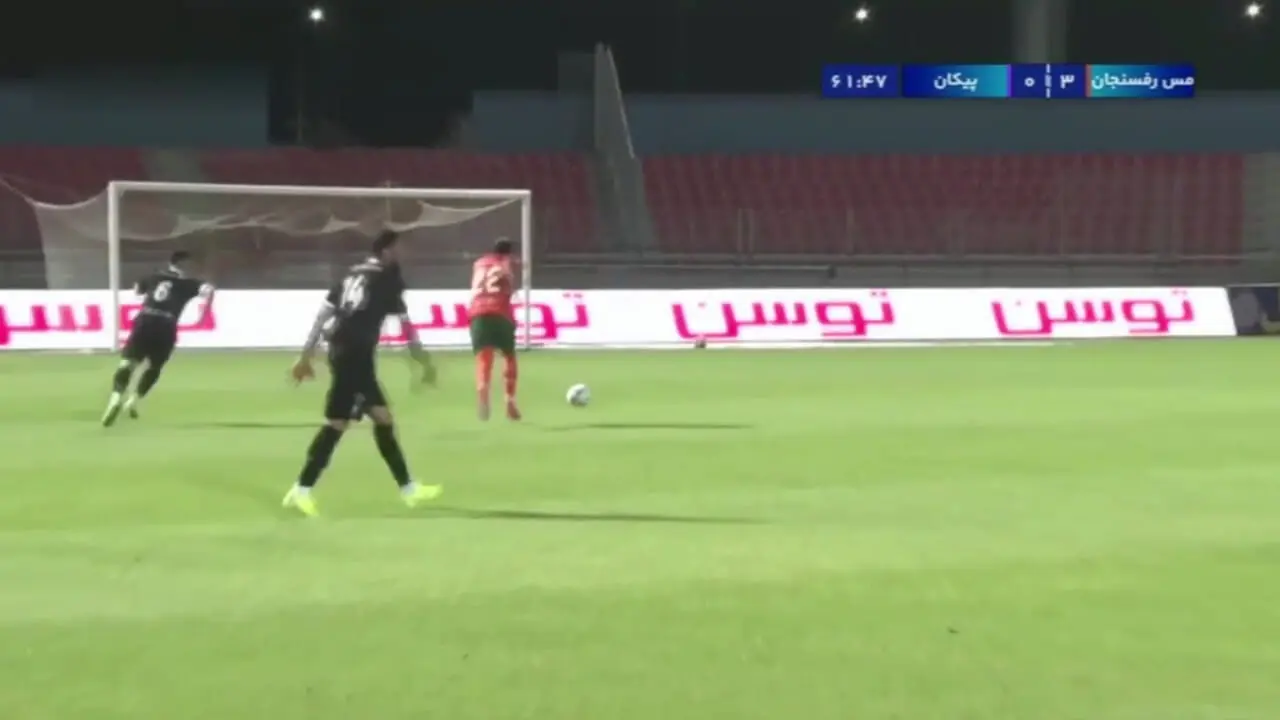 گل سوم مس‌رفسنجان به پیکان توسط VAR رد شد!
