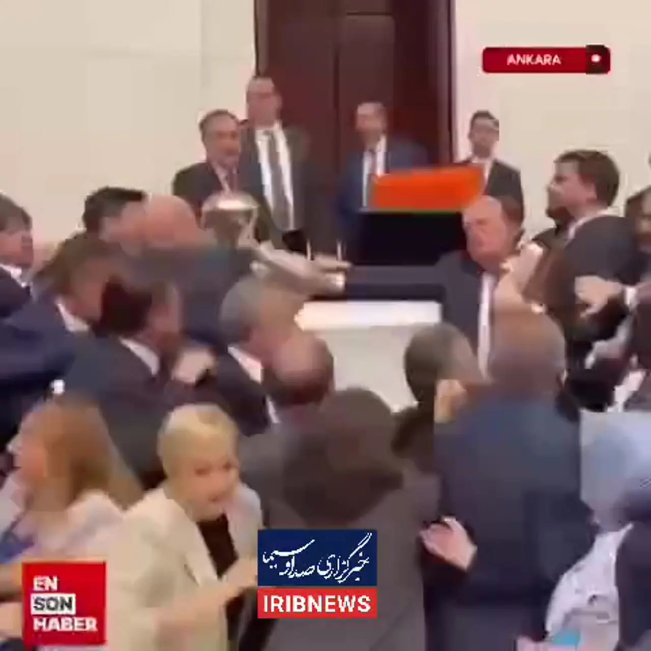 درگیری نمایندگان ترکیه | پارلمان به صحنه زد و خورد بدل شد
