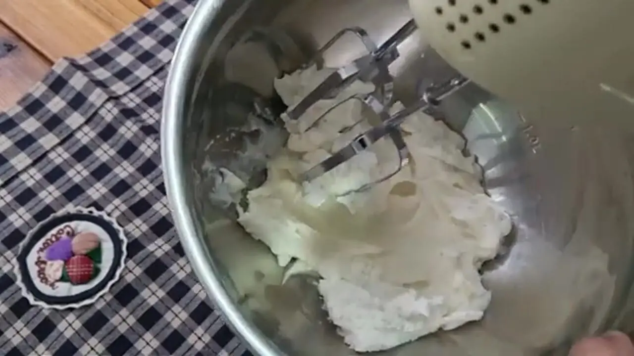 رولت خامه‌ای فوری | آماده در ۱۵ دقیقه بدون ترک خوردگی