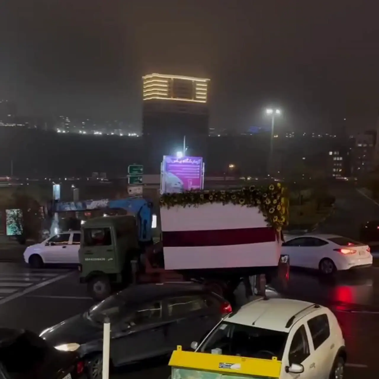 عجیبترین هدیه روز زن در تهران؛ فیلم سوژه داغ شد