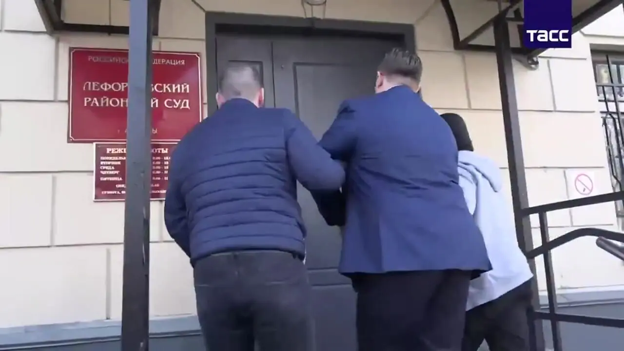 لحظه بازداشت جاسوس روسیه در ماشینش + محکومیت ۱۲ ساله