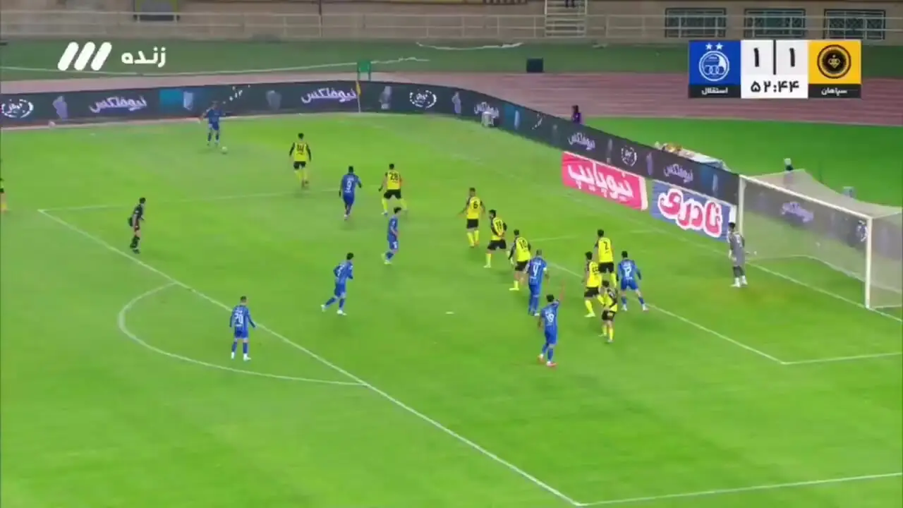 دو موقعیت پیاپی برای استقلال/ تیر دروازه سپاهان را نجات داد