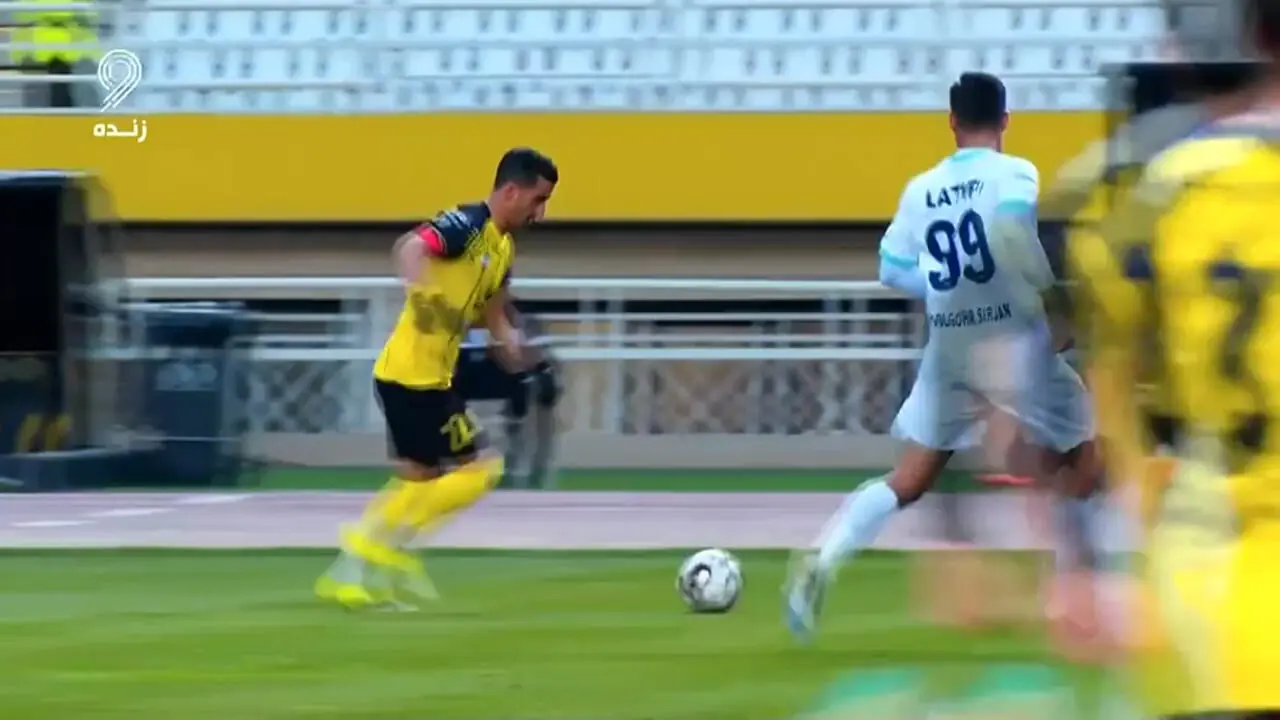 گل اول سپاهان به گل گهر توسط کاوه رضایی