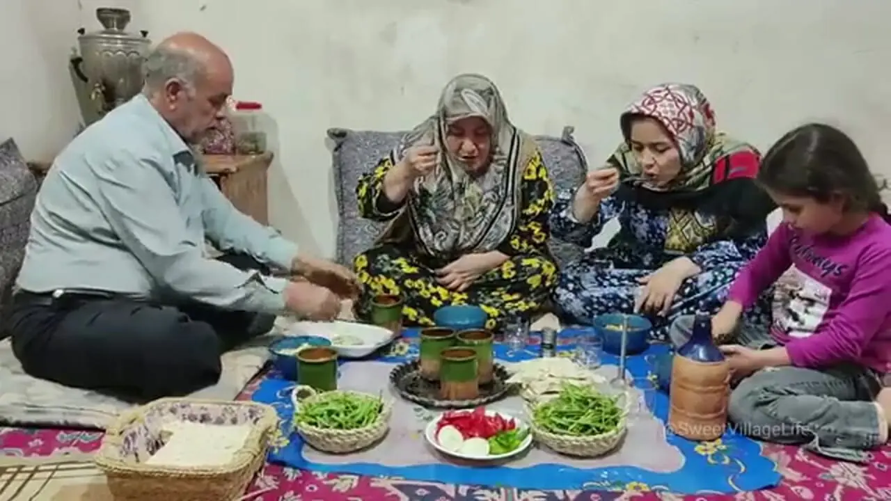 آبگوشت با بامیه؛ طعمی تازه و متفاوت در دیزی ایرانی