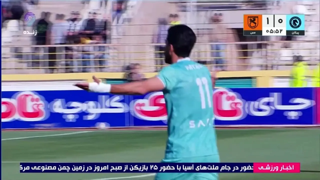 اخراج مستقیم و زودهنگام بازیکن پیکان مقابل مس