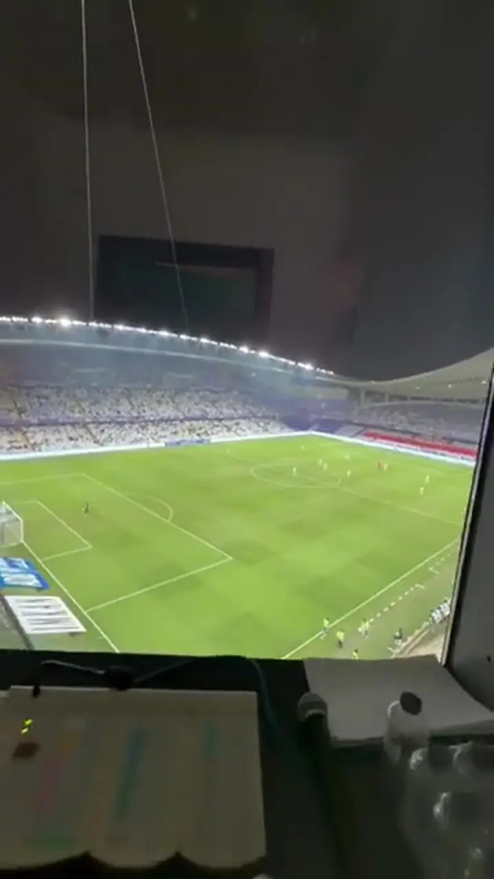 اقدام عجیب زن عرب در ورزشگاه العین؛ ویدئو جنجالی شد