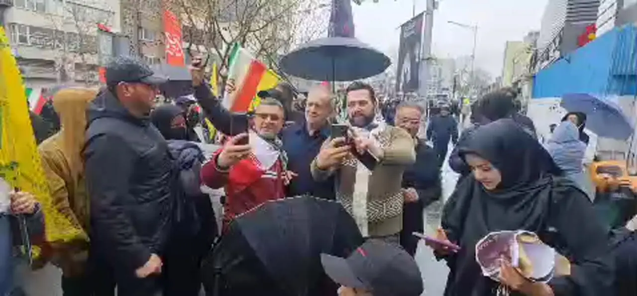 حضور متفاوت پزشکیان در راهپیمایی امروز تهران
