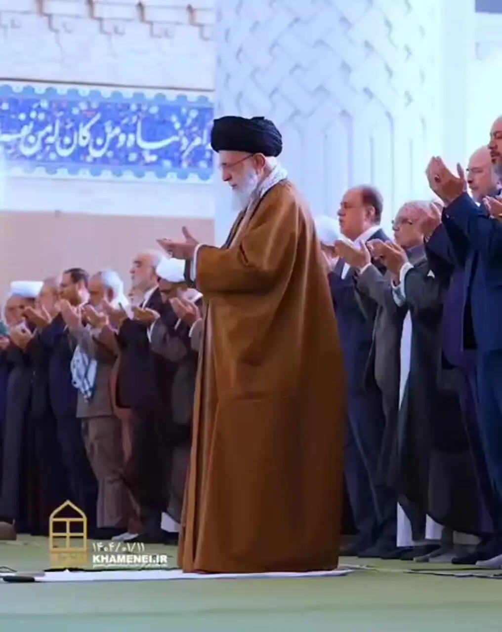 اقامه نماز عید فطر سال گذشته توسط رهبر شهیدمان