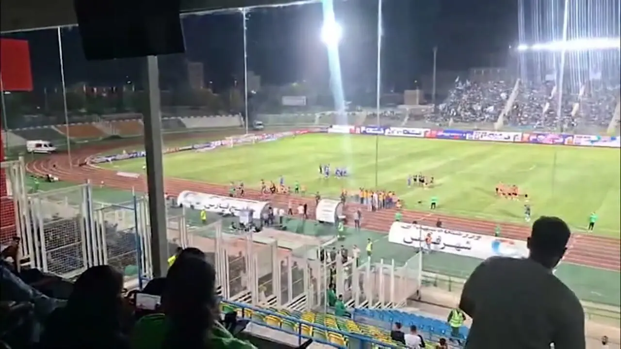 قطع برق در ورزشگاه نصیری یزد پیش از دیدار سپاهان و چادرملو