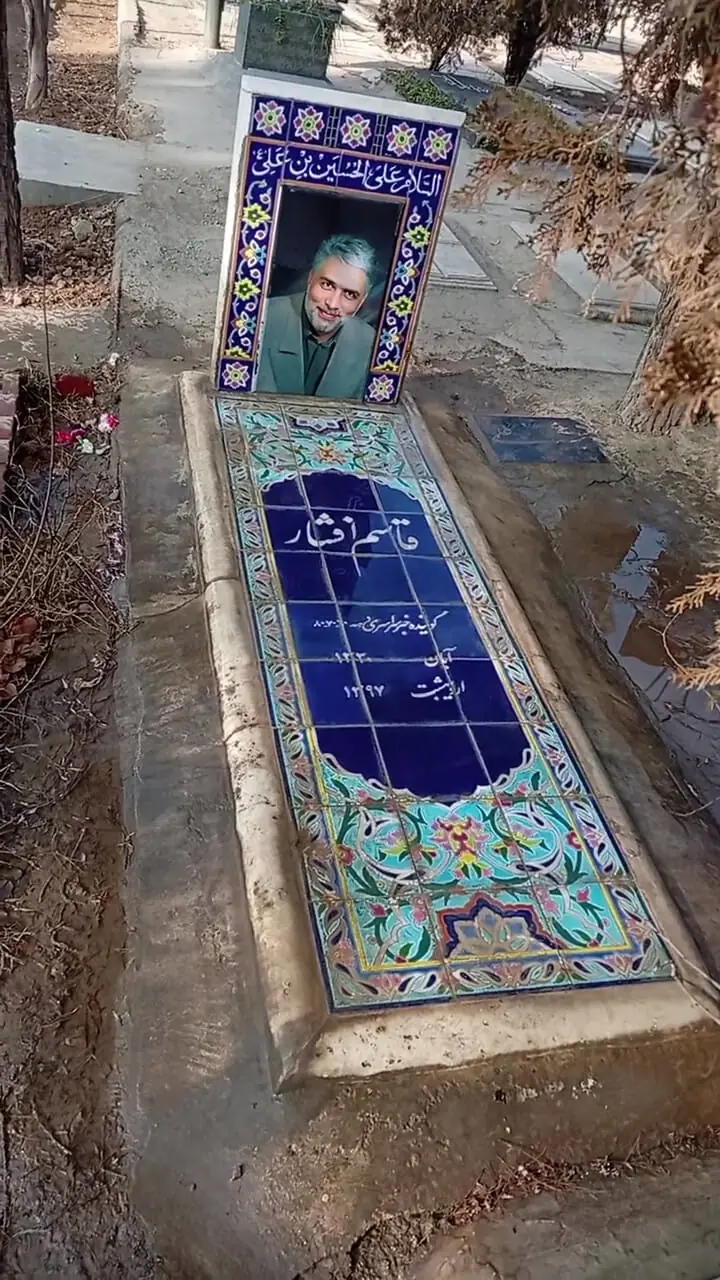 فیلم سنگ مزار قاسم افشار؛ قاب تلخ از آرامگاه گوینده خاطره‌انگیز اخبار